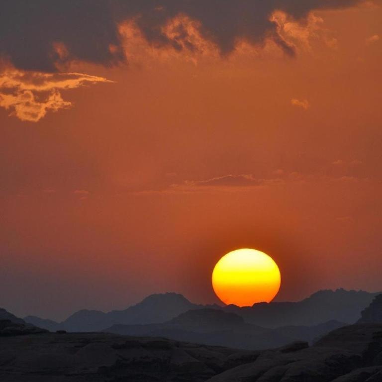 Wadi Rum Bubble Tent & Bedouin Style ภายนอก รูปภาพ
